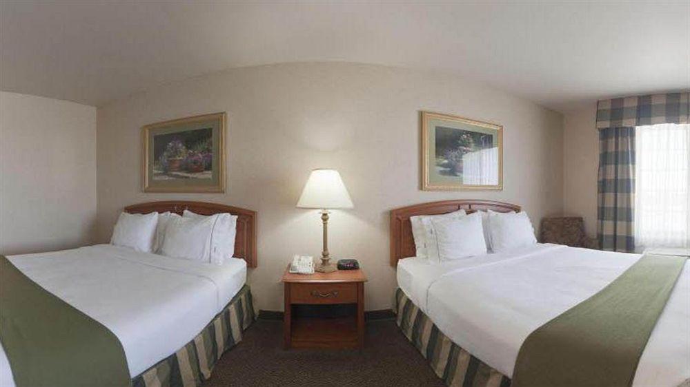 Holiday Inn Express Greensburg By Ihg Exterior photo